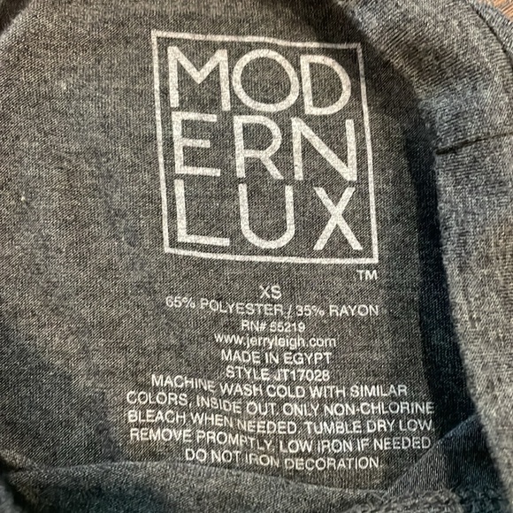Modern Lux tee xs - Picture 2 of 2